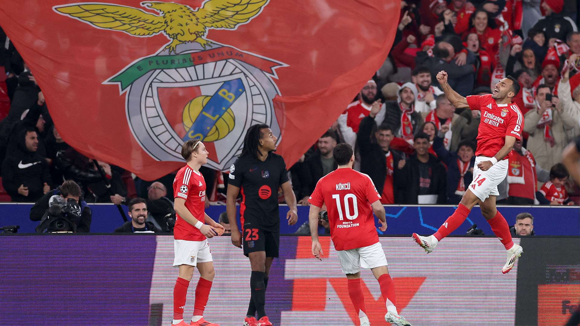 引人注目的 引人注目的